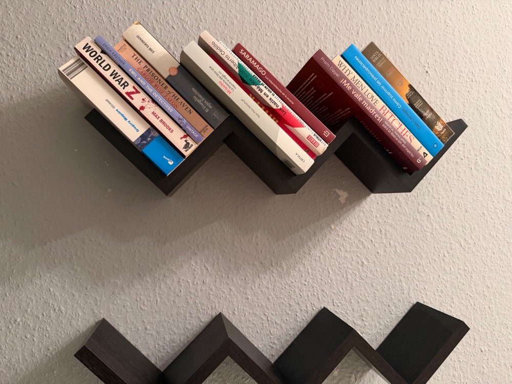 Kleines Bücherregal