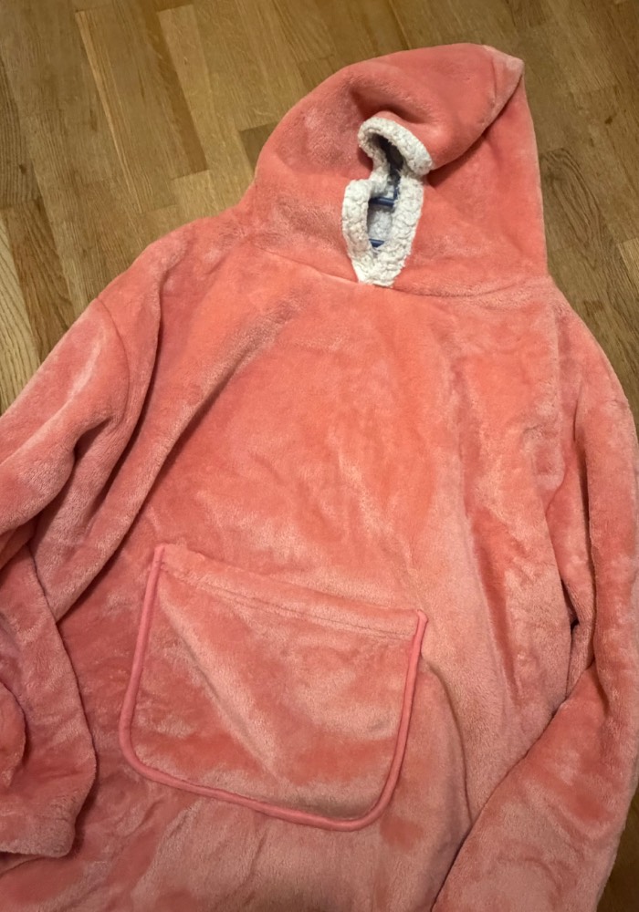 ONE SIZE. Korallenroter Fleece-Hoodie mit Kapuze