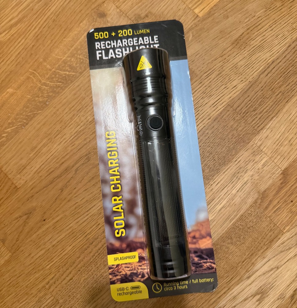 Wiederaufladbare Solar-Taschenlampe 500+200 Lumen