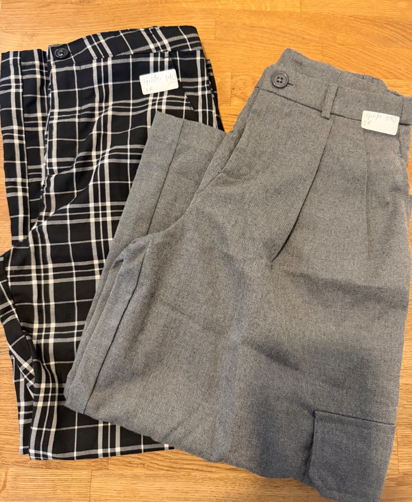 Zwei Kinderhosen Größe 140